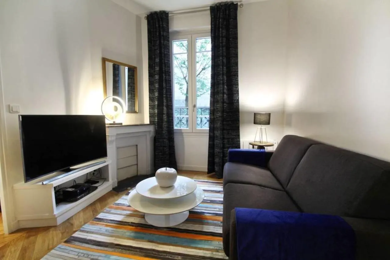 Apartment Near Montmartre Parijs